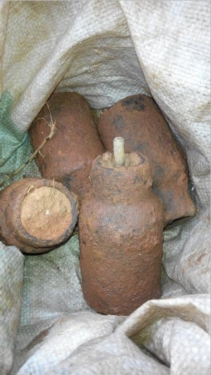 江西农田现22枚遗留炮弹村民称曾是日驻军炮楼(图)