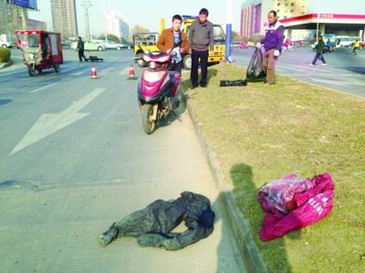 ����һŮ��Ԫ���ϰ౻ײ��������˾�����ݣ�ͼ��