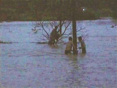 �Ͼ�С�ﱻ��ˮ���߱������������ؾ�ð������