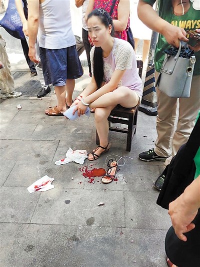 ��¥��ǽש��������·�˱������Ѹ�������ͼ��