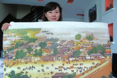 女子耗时两年半绣成“清明上河图”长6米(图)