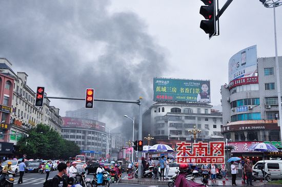 福建宁德一大厦起火幼儿全救出104人接受观察