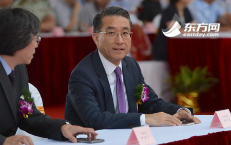 谢文坚被刺后首现身对嫌疑人被捕一事未做回应