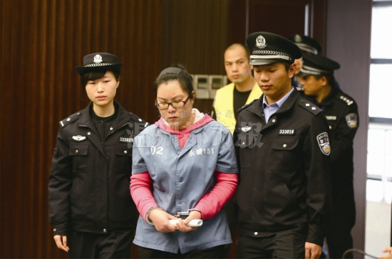 10月22日,永嘉县检察院又以涉嫌洗钱罪起诉刘晓颂情妇章春霞,指控她