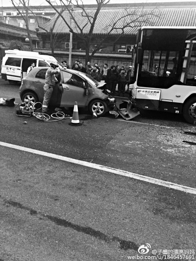 С�γ����г���ӭ��ײ����˾������������ͼ��