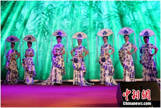 慈母是佛 母亲节爱心诗会举行 歌颂母亲奉献精