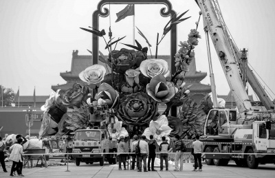 天安门国庆大花篮露真容插花借助3D技术定位(图)