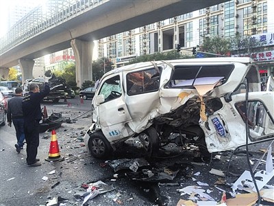 奥迪车连撞多车致28岁女子殒命 才刚完成注会考试