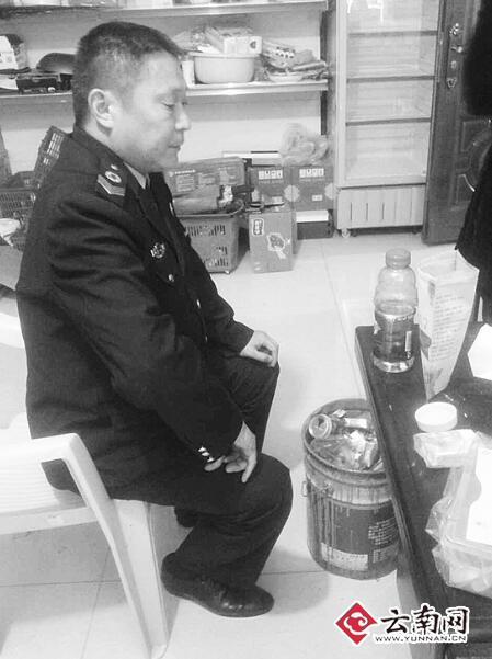 男子冒充“副局长”上门卖假烟雇佣司机为其开车