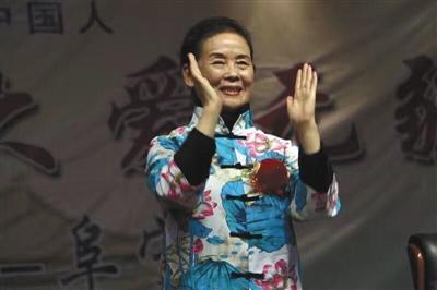 “女德教母”背后伪国学利益链:半路出家兜售产品