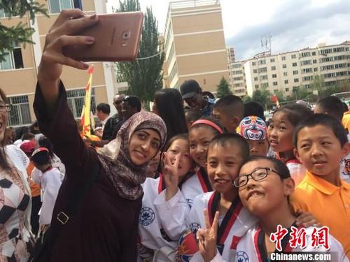 ��ѧ���߽�����¤��ϲ��������˼�顱�ļ�ֽ�Ļ�