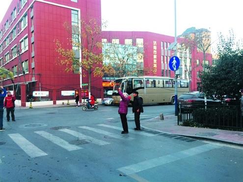 ����׹�ص�ס��߷��·�����˺ͳǹ��оٰ�Сʱ