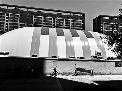 停车场现充气篮球馆城管:已对合规性进行调查