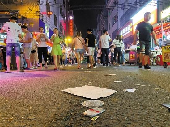 探温广州夜经济:莫让垃圾满地公厕急待挖潜补缺