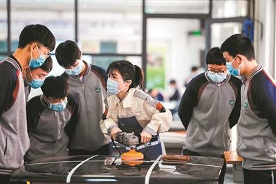 汽修绝活真惊艳这个姐姐有点飒！