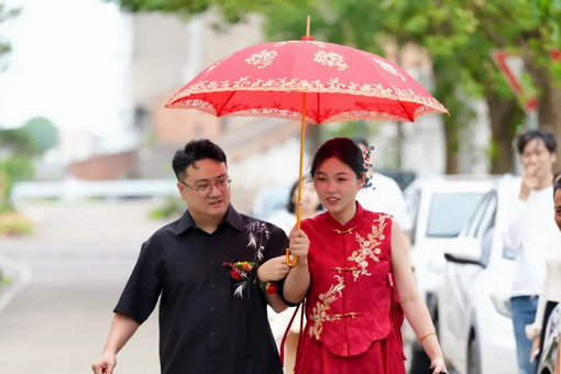 浙江“四无婚礼”火了！新娘父亲：想过大办一场，但尊重年轻人想法