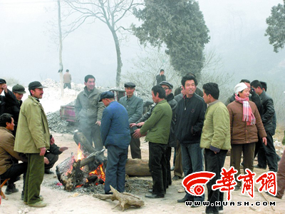 中国宝鸡腐败观察:宝鸡村民地头点火反对征地 称受要挟签字(图