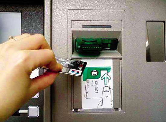 银行悄然改装atm 太多骗局让市民起疑不敢用(图)