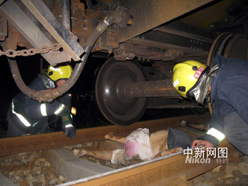 宁波发生一起摩托车撞火车事故 造成2人死亡(图)