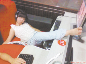 四川网管偷拍上网者不雅睡姿 律师称侵权(组图)