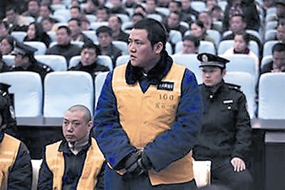 黄石打掉一犯罪团伙 "黑老大"购步枪横行一方