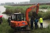 中新网-视频-潜水员及挖掘机抵达霍邱船舶倾覆