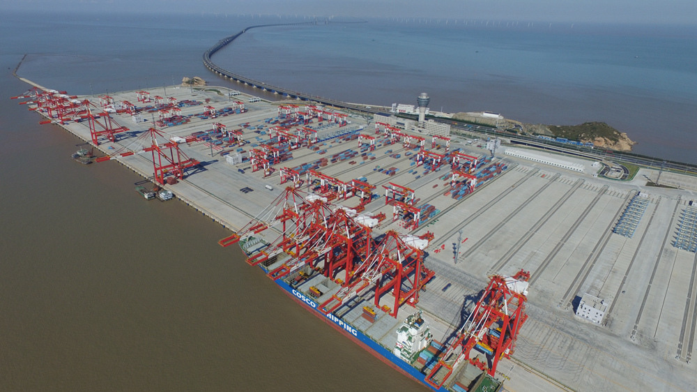 上海洋山全自动化码头开港魔鬼码头有啥秘密