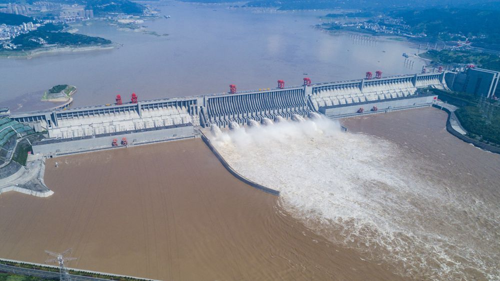 乘电梯翻越三峡大坝看三峡工程运作日常