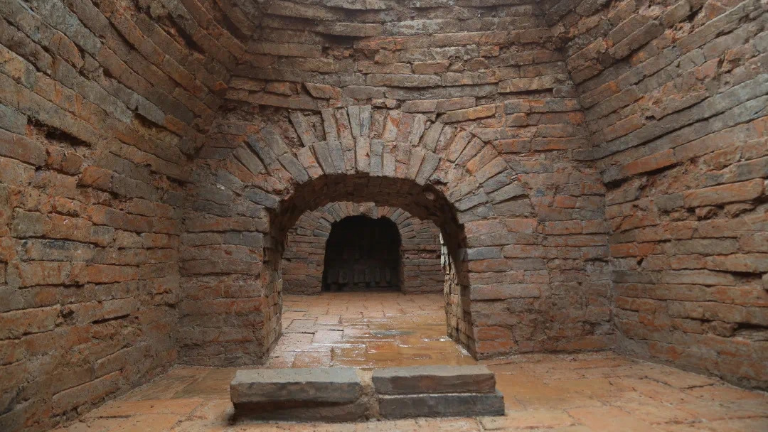 南京市考古研究院对南京幕府山古墓葬群区进行考古发掘,其中一座墓葬