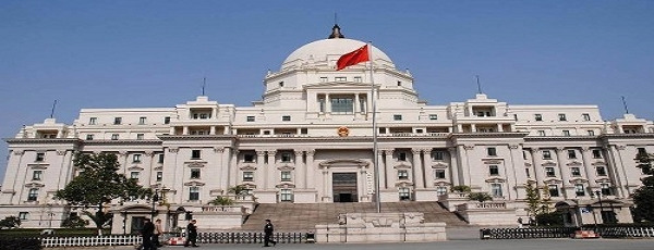 安徽建白宫式办公楼 官员被采访时无言以对