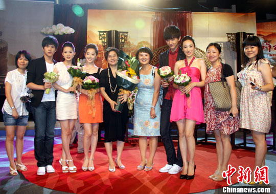 因新版《红楼梦》饱受质疑的李少红携剧中主要演员杨洋,蒋梦婕,李沁