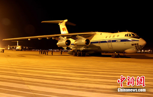 广空某师再次连夜驰援舟曲