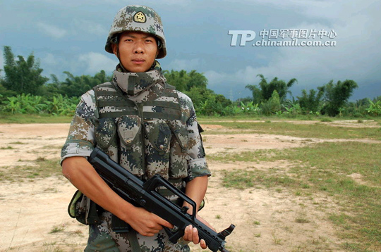 图:解放军全套新款单兵装备亮相(10)