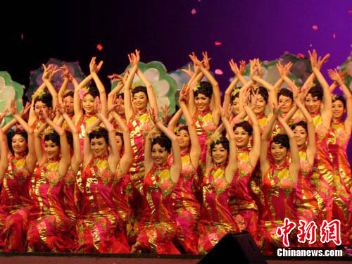 大型女子舞蹈《俏江南》. 梦颖 摄