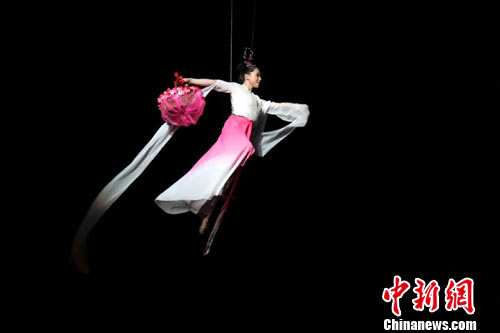 首届巫文化旅游节开幕 巫歌巫舞掀神秘面纱