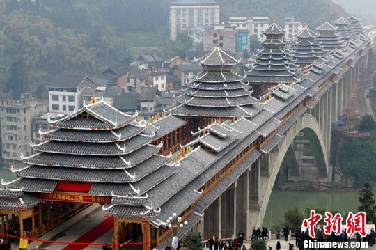 图:世界最长风雨桥在广西三江侗乡竣工