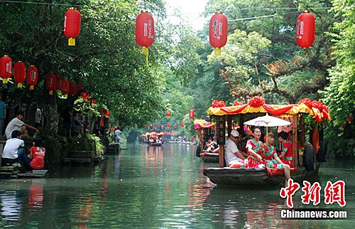 ���������׷۽ڿ�Ļ����Ѳ��ǧ������