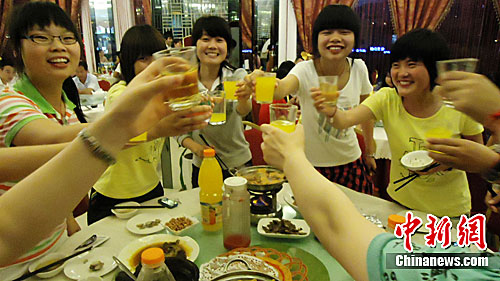 �߿�ѧ�Ӵ���칦���²͹ݱ���