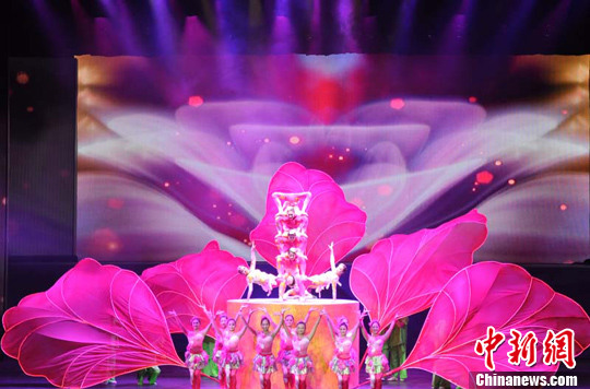 广西办文艺晚会庆祝建党90周年民族色彩浓郁