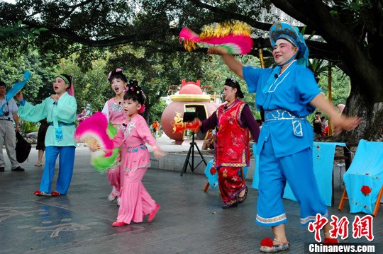 图桂林景区上演传统地方戏曲彩调剧2