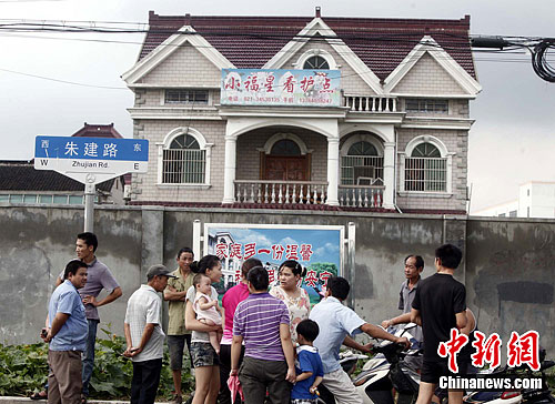 �Ϻ�һ���׶������㷢��ŮԱ���ֵ�����8���׶��¼�