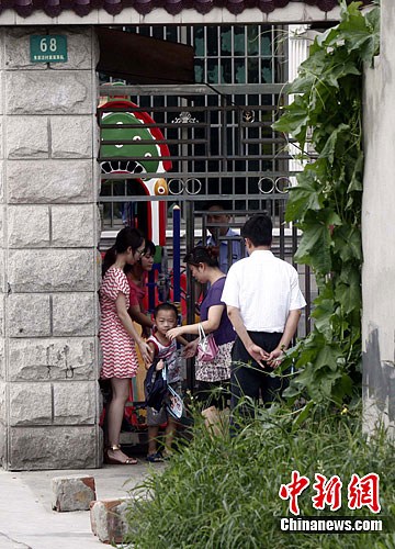 上海一民工幼儿看护点发生女员工持刀划伤8名幼儿事件（2）