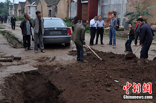 �������跢������ש��Ĺ����ͭ���������£�2��