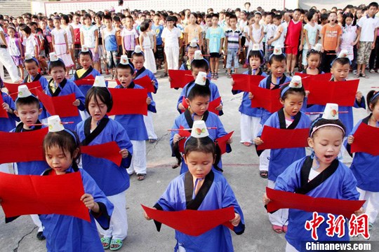 ��ѧ�ڽ�����ͯ����װͬ�С����ӹ桷