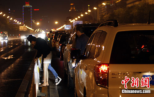 �±���·�ϡ����С����½�ͨӵ�£�2��