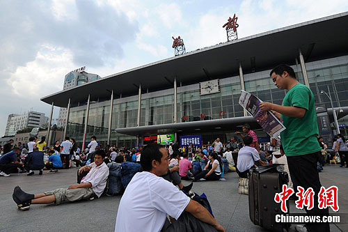 �ɶ���վӭ������ڿ����߷�