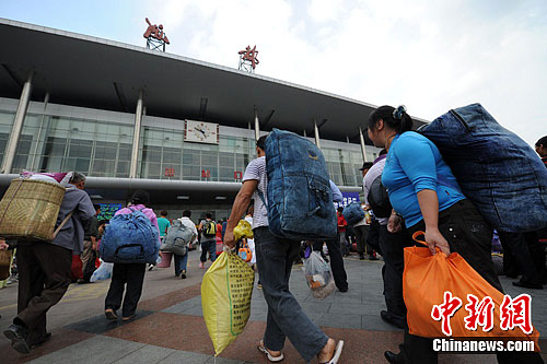 �ɶ���վӭ������ڿ����߷壨2��