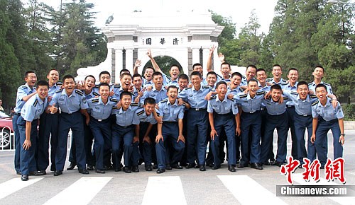 �����վ����廪��ѧ������������ѧԱ�߽��廪԰