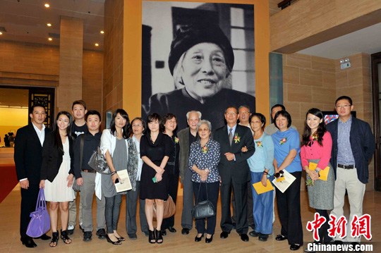 ��������������Ʒչ���ھ���Ļ