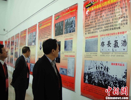 �����Ƚ������������ͼƬչ��Ļ��2��